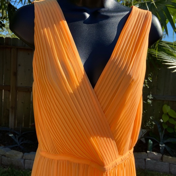 Halston Heritage Dress in Tangerine 🧡 size 6 - Picture 2 of 4